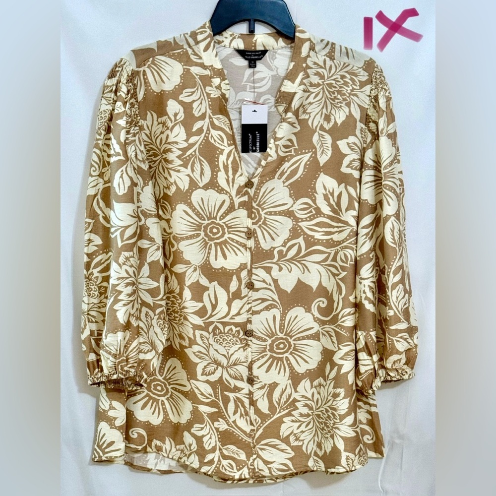 Unique Spectrum Tan and White 3/4 Sleeve Blouse with Mandarin Collar